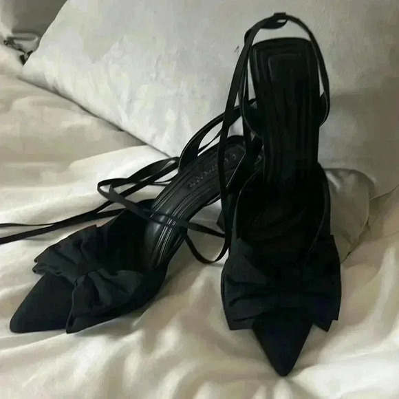 Black ankle tie heels with front bow! - Picture 1 of 6
